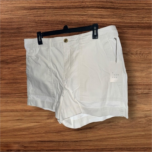 a new day Pants - 🆕 A New Day Women's 16 White Utility Shorts Cotton Stretch Flap Pockets